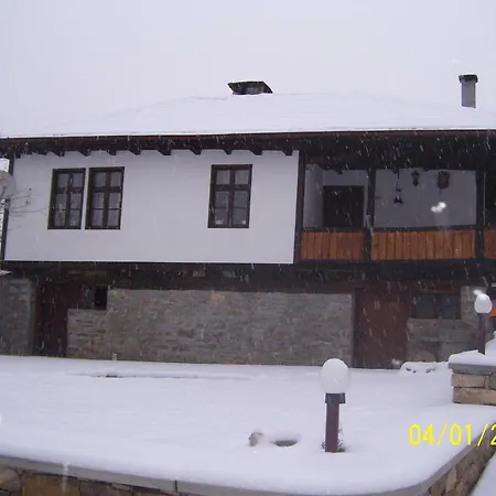 къща бела Хлевене