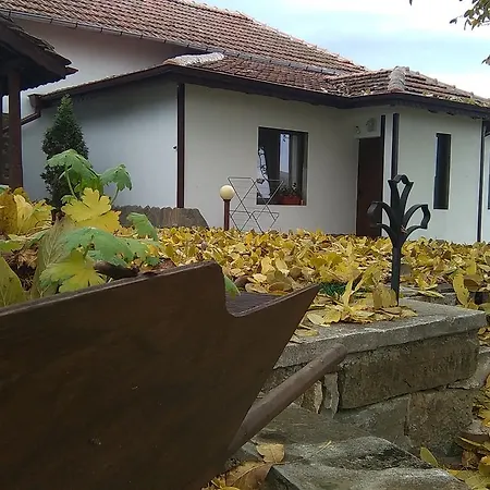 къща бела Хлевене